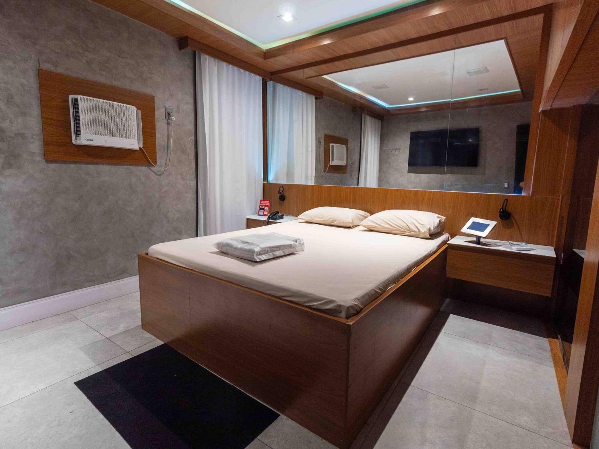 Deluxe Suite Spa Bath